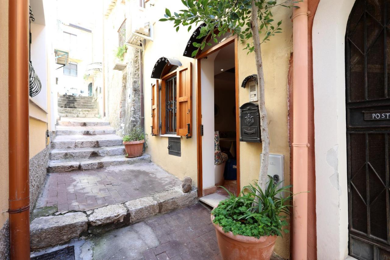 Porta Catania & Duomo Cozy Apartment Taormina Buitenkant foto